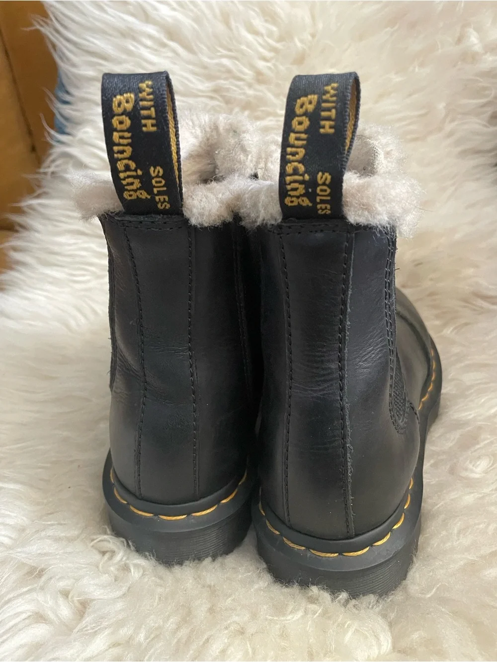 Doc Marten’s 2976 Leonore Faux Fur Lined Chelsea Boots— Black Size 7